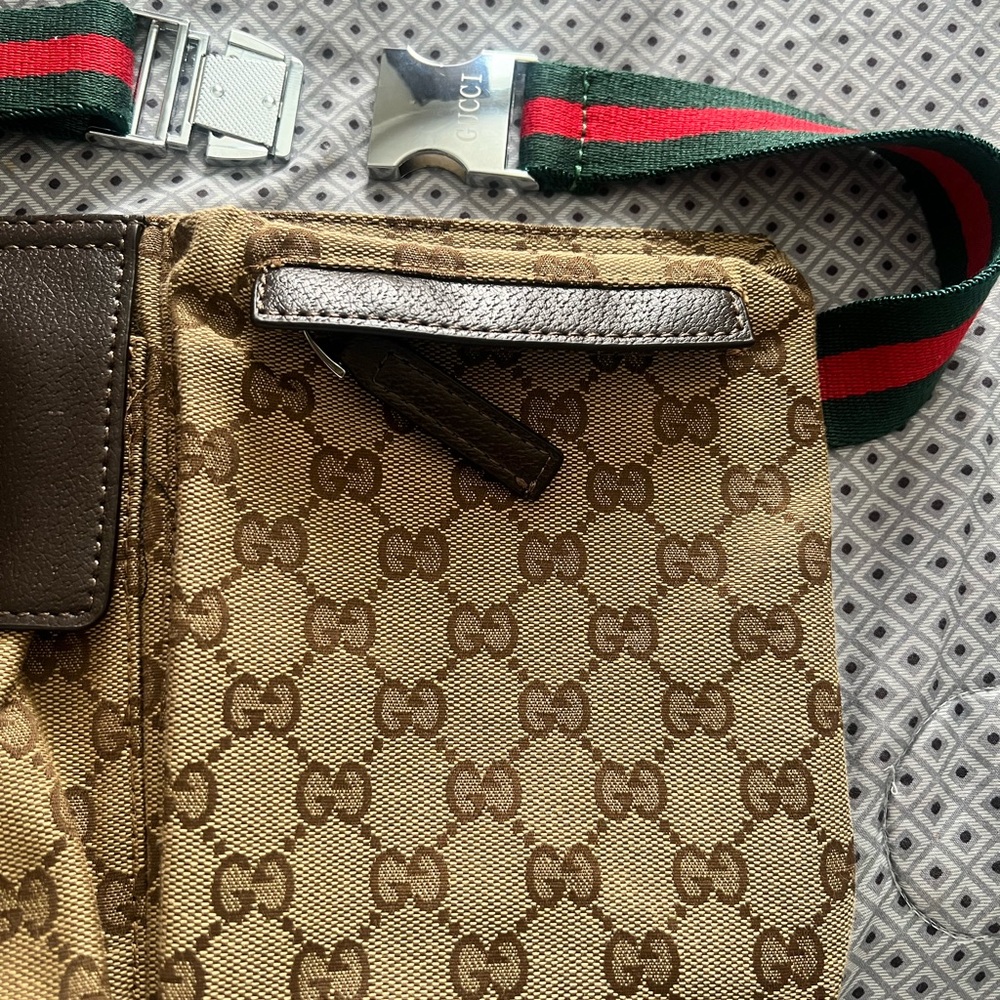 Gucci fannypack bag